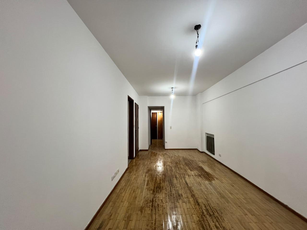 Alquiler departamento Rosario 3 dormitorios Cochera Patio Planta Baja Centro Mitre y Pellegrini — foto 1