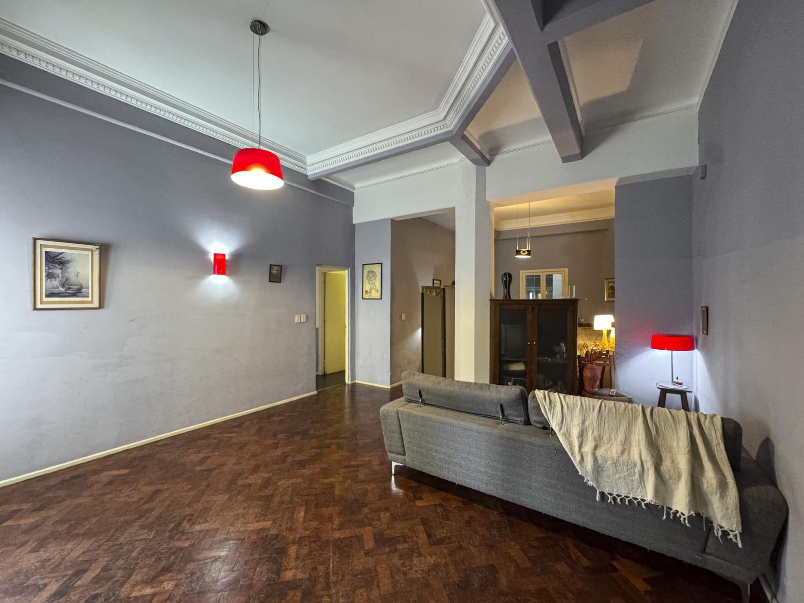 Departamento de 2 dormitorios en edificio histórico de la ciudad — foto 1