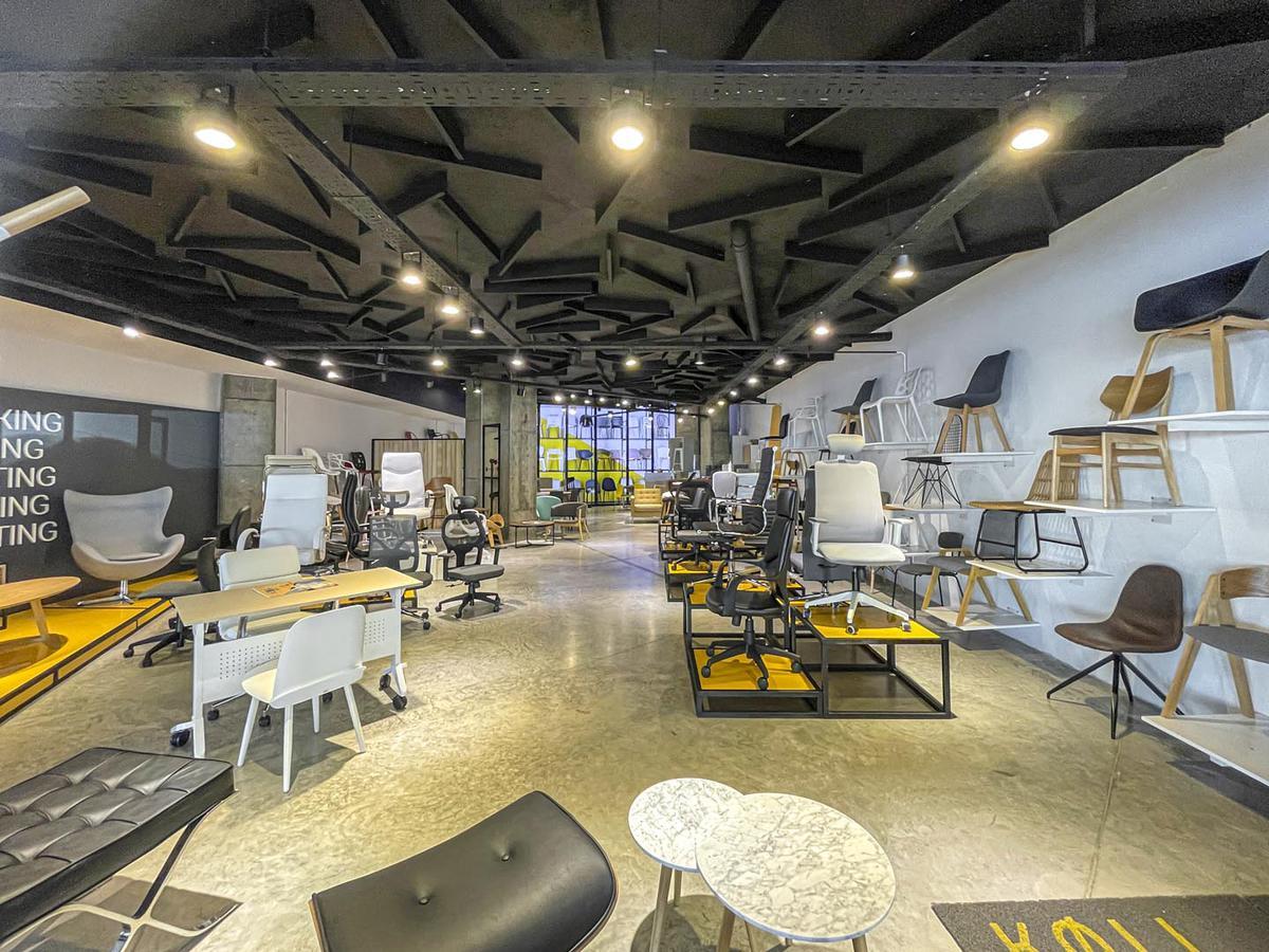 Gran Local comercial en Ciudad Ribera — foto 1