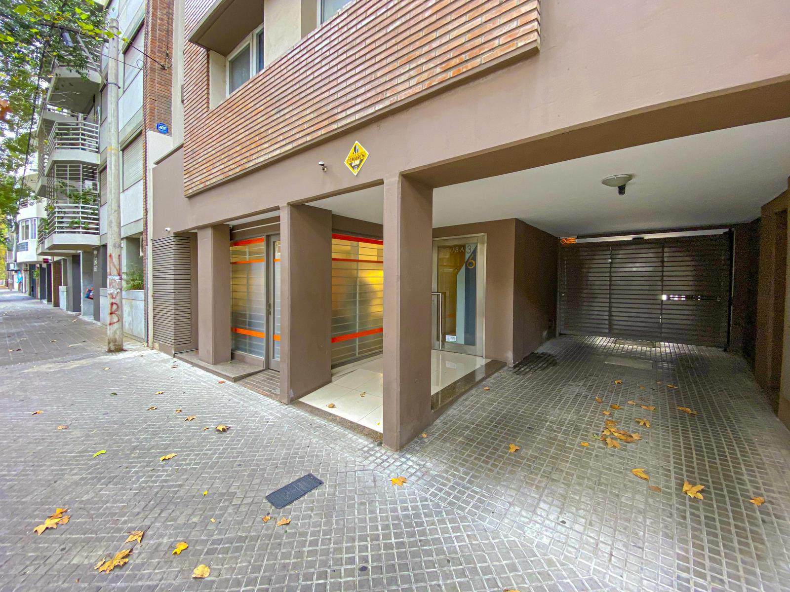 Departamento de 2 dormitorios con cochera al frente en Lourdes — foto 1