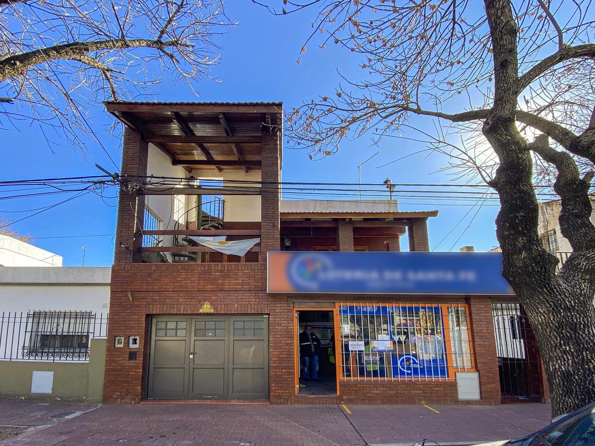 Casa de 3 dormitorios con local al frente y quincho propio — foto 1