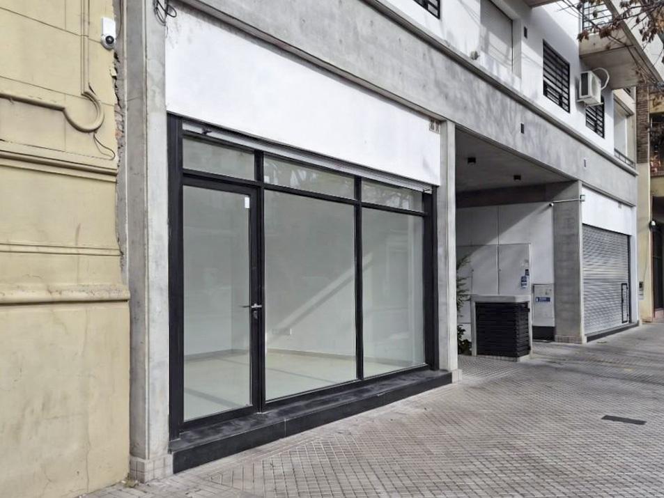 Ámplio local comercial a 100m de Av Pellegrini — foto 1