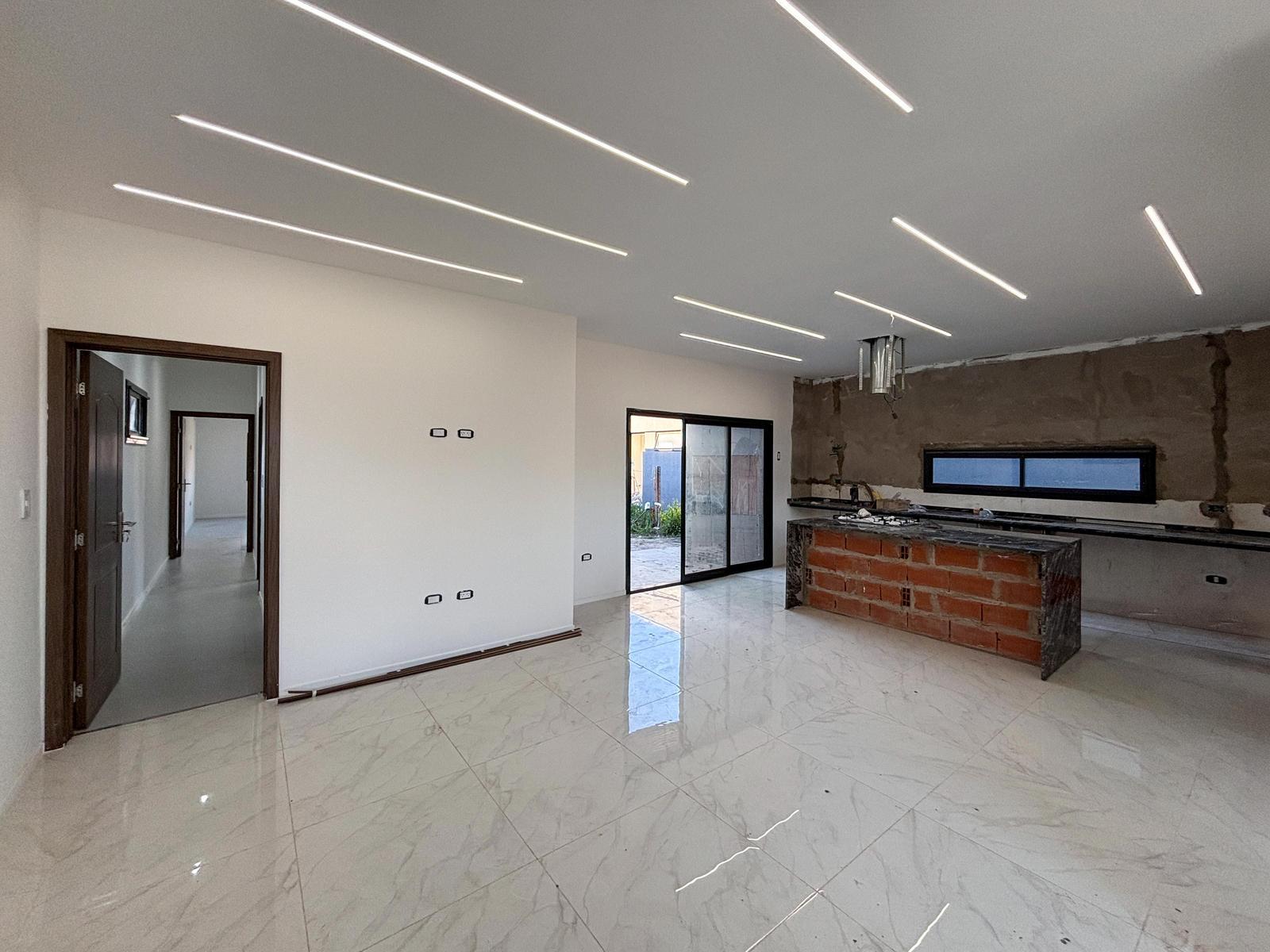 Casa 2 dormitorios a estrenar, galería con parrillero y pileta en Pueblo Esther — foto 1
