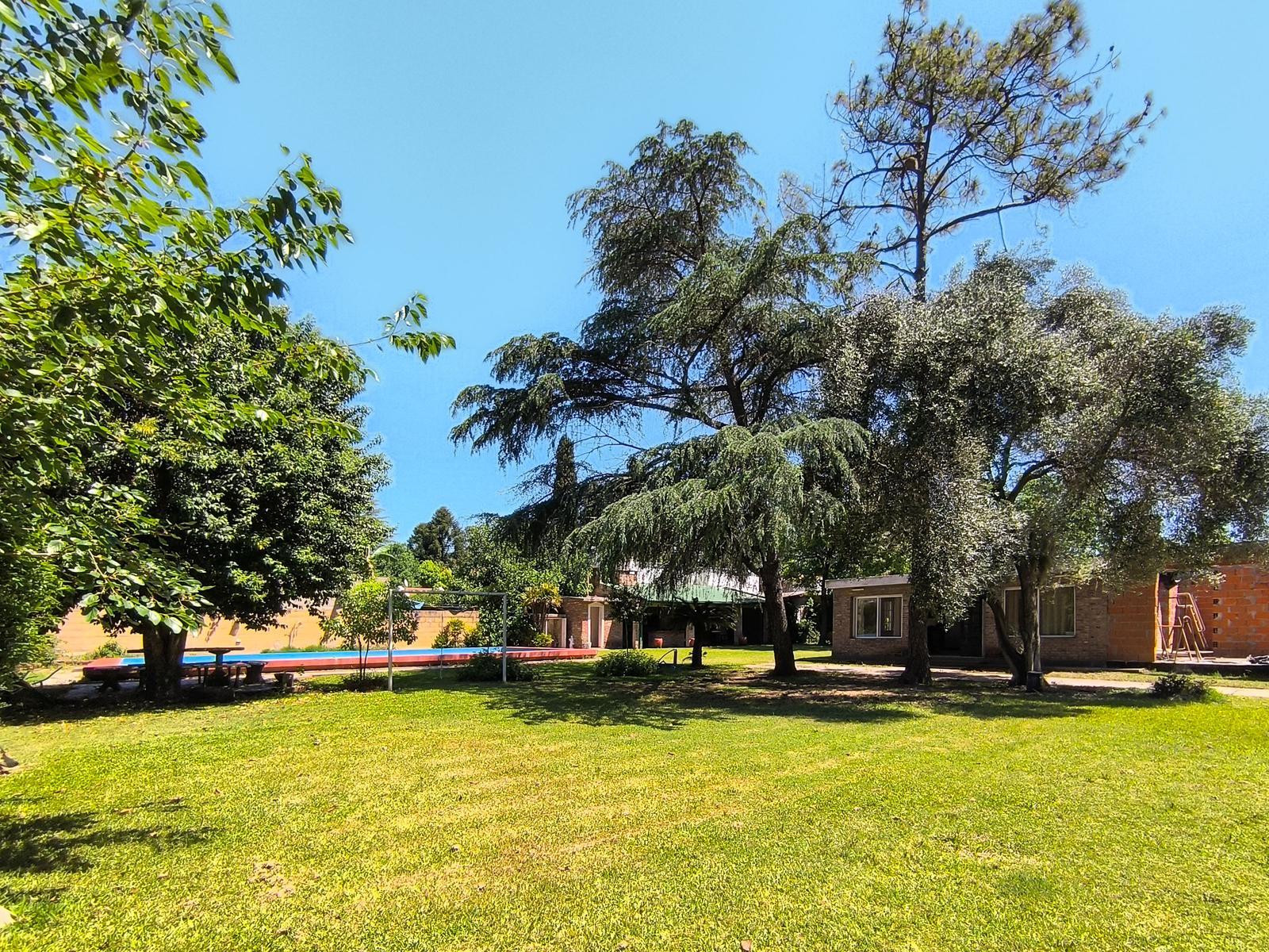 Terreno de 1.600 con quincho y casa en construcción, oportunidad — foto 1