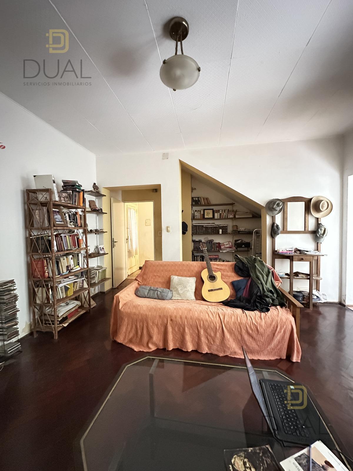 VENTA CASA DE PASILLO 3 DORMITORIOS CON TERRAZA Y COCHERA ZONA CENTRO — foto 1