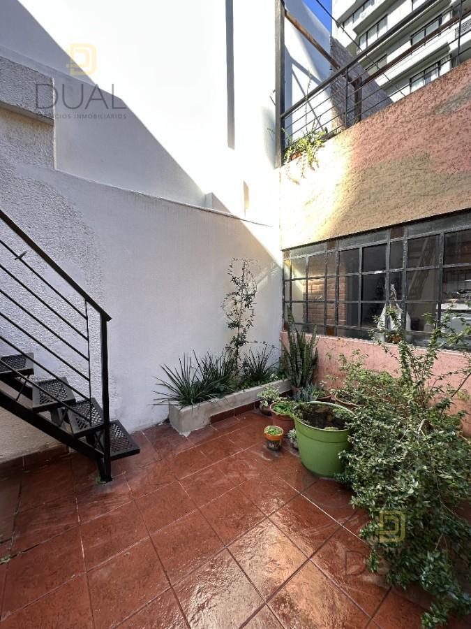 VENTA CASA DE PASILLO TRES DORMITORIOS CON PATIO Y TERRAZA EN BARRIO LOURDES — foto 1
