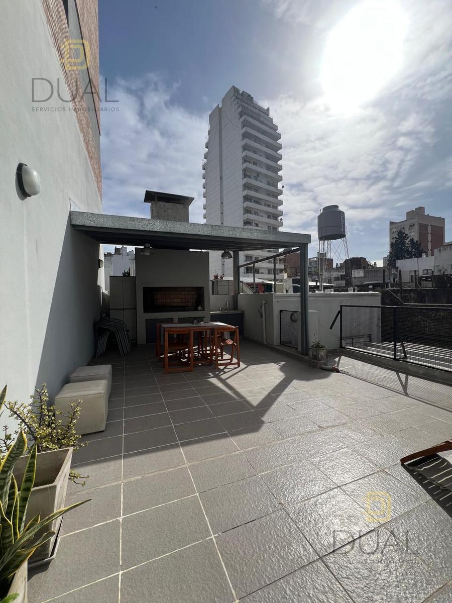 VENTA CASA DE PASILLO DE 3 DORMITORIOS CON PATIO Y TERRAZA – ZONA CENTRO — foto 1