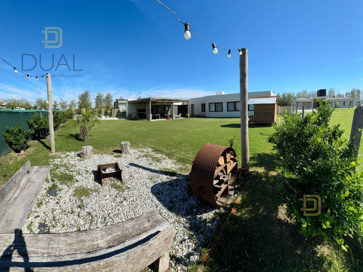 VENTA CASA TRES DORMITORIOS CON JARDÍN Y PILETA EN HARAS DE FUNES – BARRIO PRIVADO — foto 1