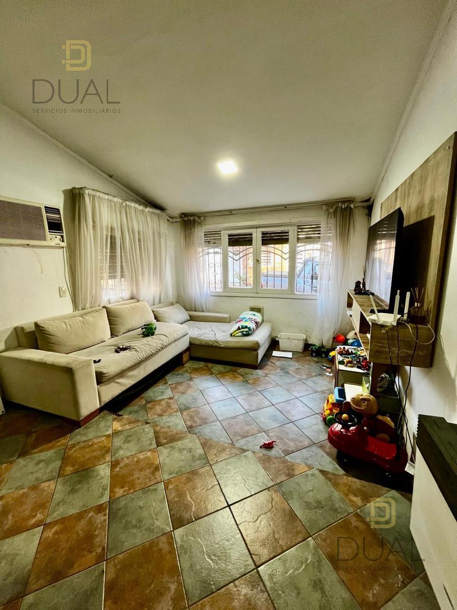 VENTA CASA TRES DORMITORIOS CON COCHERA PATIO EN BARRIO LAS HERAS — foto 1