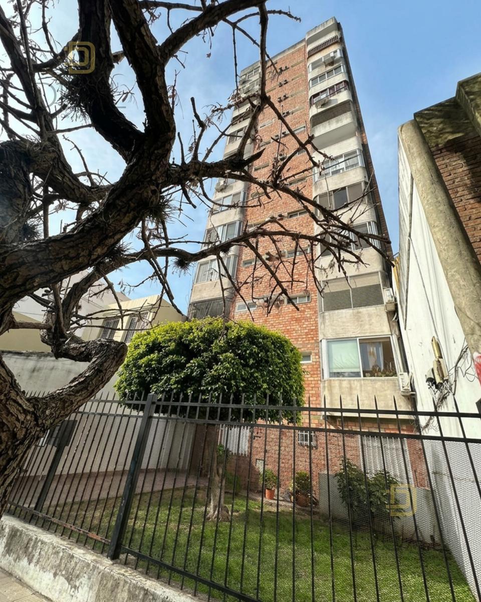 VENTA DEPARTAMENTO 3 DORMITORIOS SEMIPISO BALCON AL FRENTE — foto 1