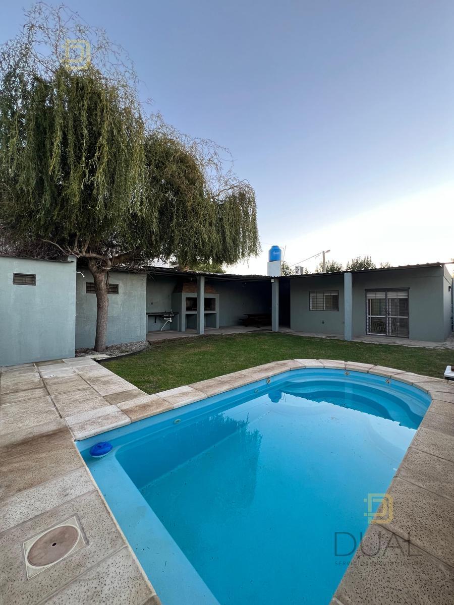 VENTA CASA EN ÁLVAREZ – 2 DORMITORIOS – JARDÍN CON PILETA — foto 1