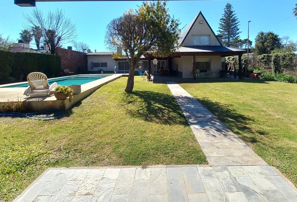 Venta Casa en Pueblo Esther Piscina Quincho apta Crédito — foto 1