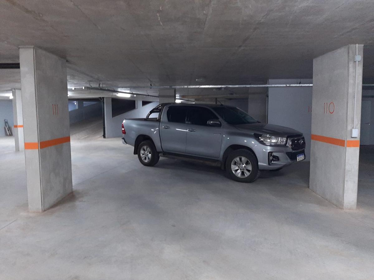 Cochera Expensas incluidas Arealis Condominio del alto Torreon del rio — foto 1